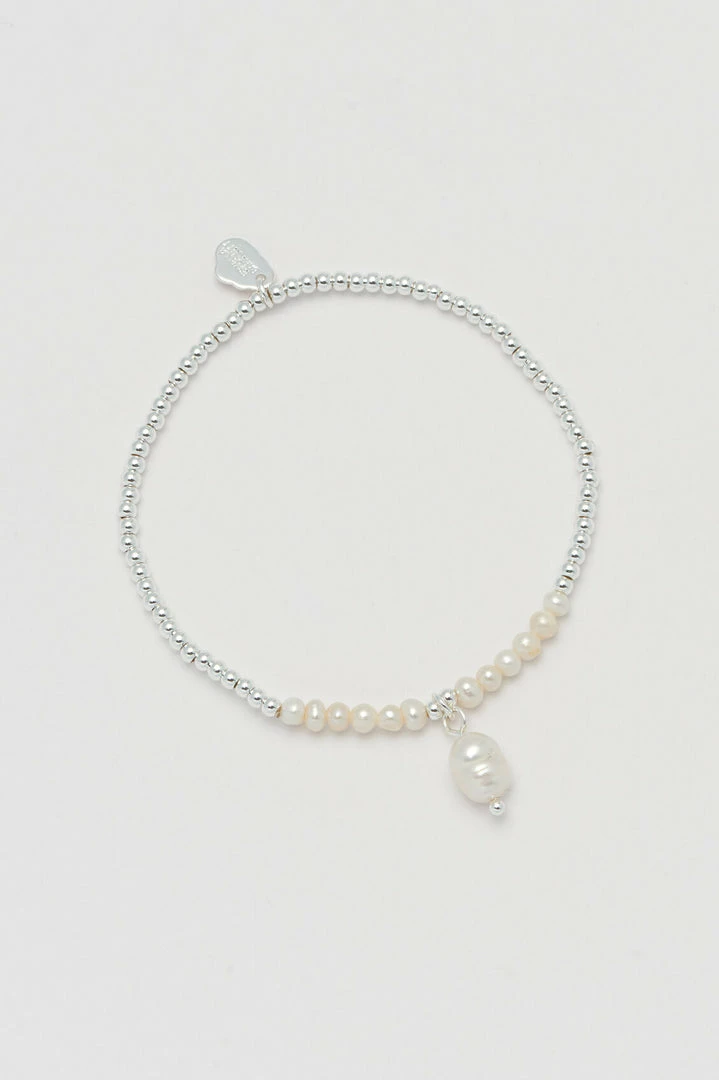 Estella Bartlett Jewellery Baroque Pearl Charm Sienna Bracelet 1 Estella Bartlett Jewellery Baroque Pearl Charm Sienna Bracelet