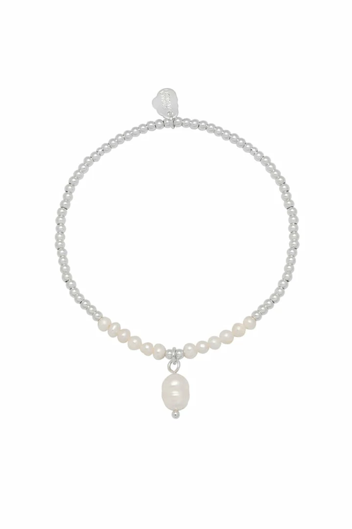 Estella Bartlett Jewellery Baroque Pearl Charm Sienna Bracelet 3 Estella Bartlett Jewellery Baroque Pearl Charm Sienna Bracelet