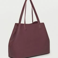 Estella Bartlett The Scoresby