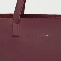 Estella Bartlett The Scoresby